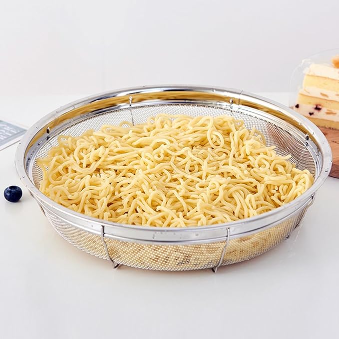 Fine Mesh Strainer for Kitchen, Stainless Steel Colander Bowl for Pasta, Rice, Fruit, Metal Net Baskets with Resting Base - Strain, Drain, Rinse （Diameter 8.67 inch）