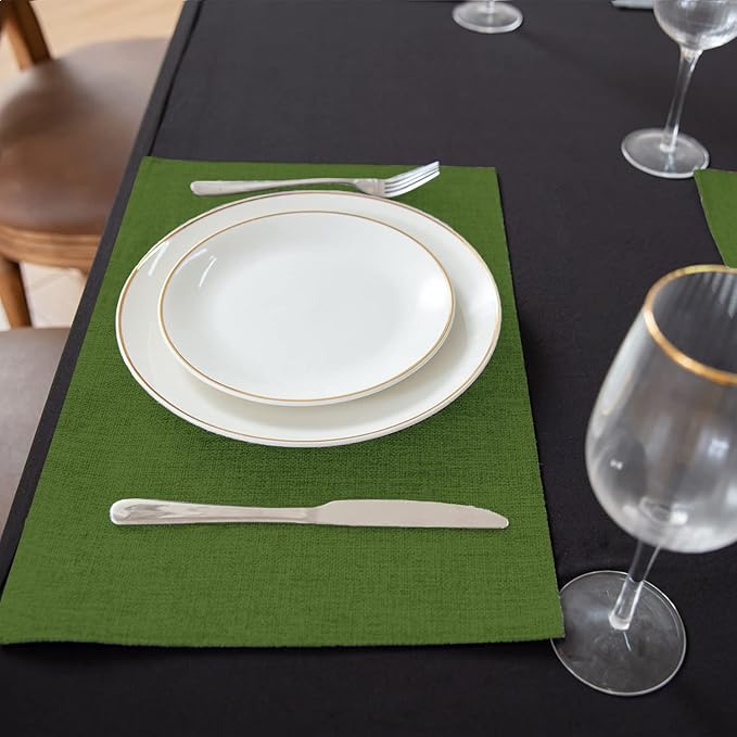 Cloth Placemats Set of 8, Linen Type Fabric Placemats Machine Washable Heat Resistant Placemats Wrinkle Free Thick Polyester Kitchen Place Mats for Dining Table (Green)